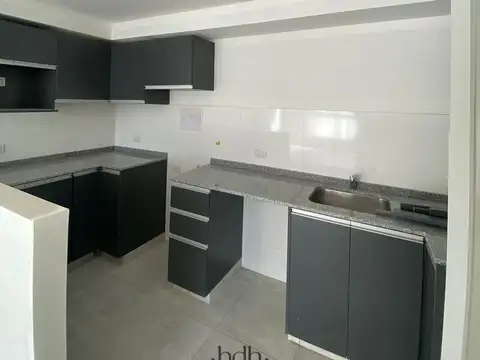 Departamento en venta en Guemes 1 o 2 dormitorios 1 baño con cochera