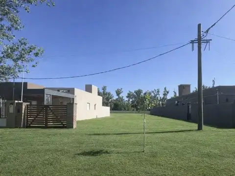 ROLDÁN- BARRIO SANTA TERESA- AMPLIO LOTE