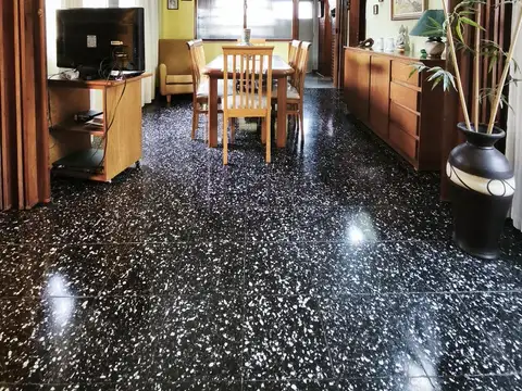 Casa  en lote único: 93 m² de total privacidad, parrillero y terraza – Pje. Ramírez 5659