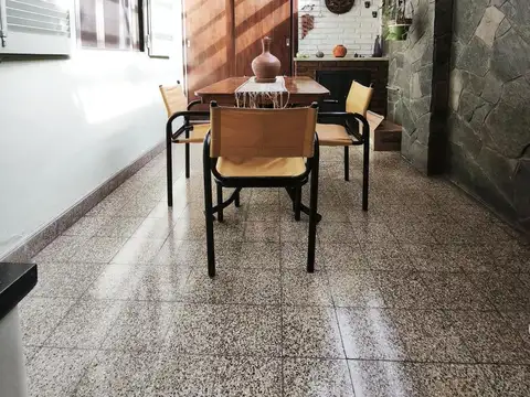 Casa 4 ambientes con 1 baño