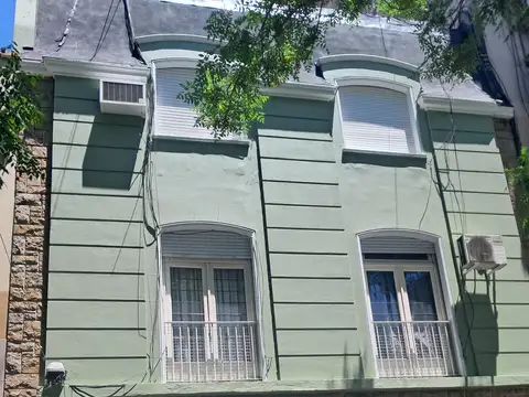 Departamento 3 AMB frente x escalera , bajas exp, muy bue estado , exc ubicacion