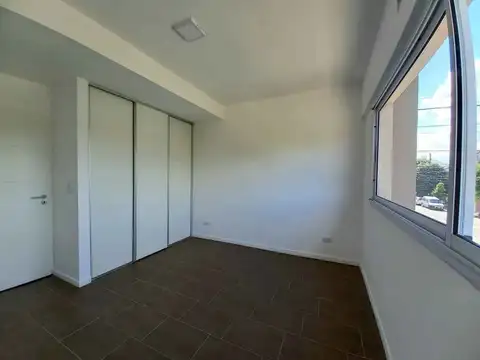 Casa  en Venta en Castelar, Morón, G.B.A. Zona Oeste - AMA0197_LP576923_1