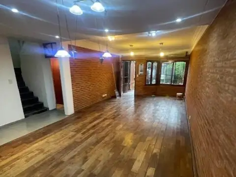 Depto Tipo Casa en Alquiler en Luis Guillon, $ 1.400.000