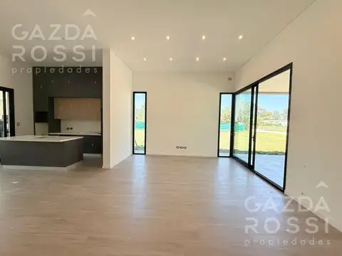 Casa 4 ambientes con 3 baños