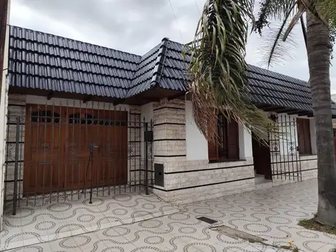 VENTA CASA + PILETA + DPTO. B°AMEGHINO VILLA MARÍA