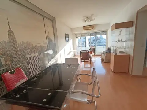 Hermoso semipiso al frente con Balcón en la calle Jufre