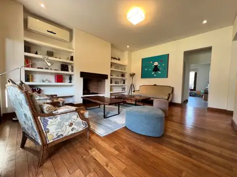 Casa en Alquiler con 3 cocheras