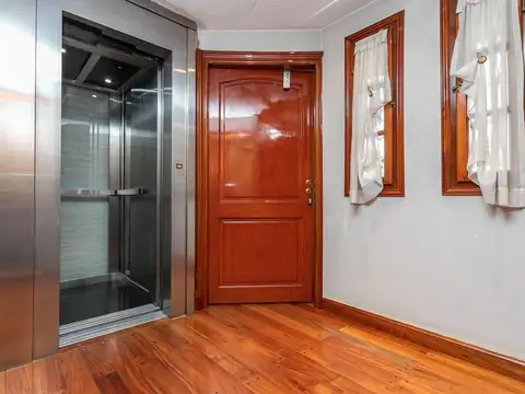 Casa 6 ambientes con 7 baños