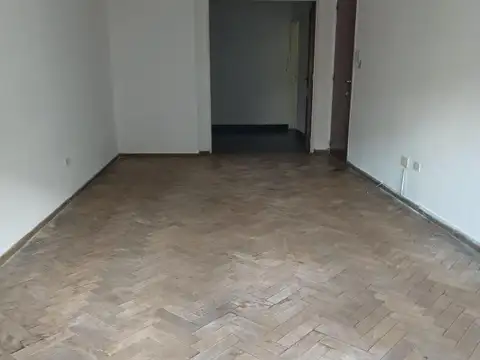 España 1500, Piso 1