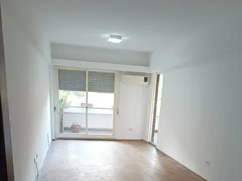 Departamento 3 dormitorios con patio y balcón