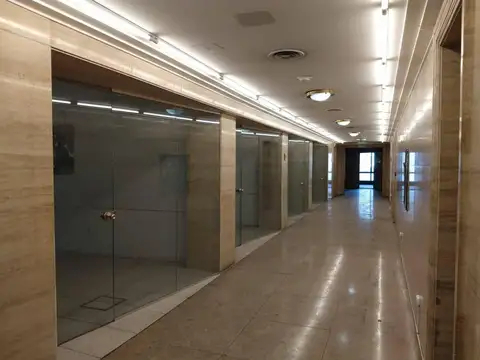 Piso de Oficinas en Importante Edificio Historico 