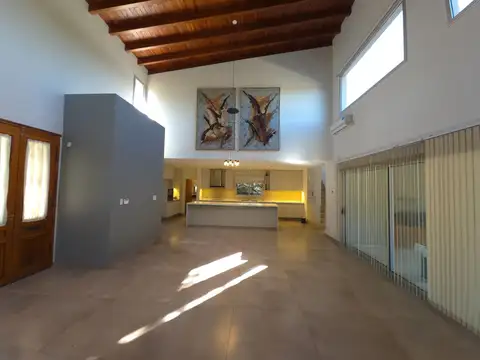 Casa a la venta en Valle del Golf. (C382)