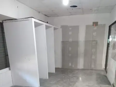 Av Hipólito Yrigoyen 2900