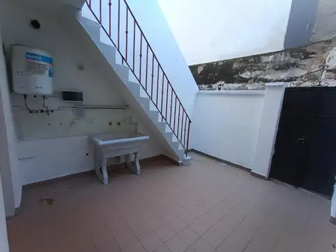 Depto Tipo Casa en Alquiler en Flores, $ 800.000