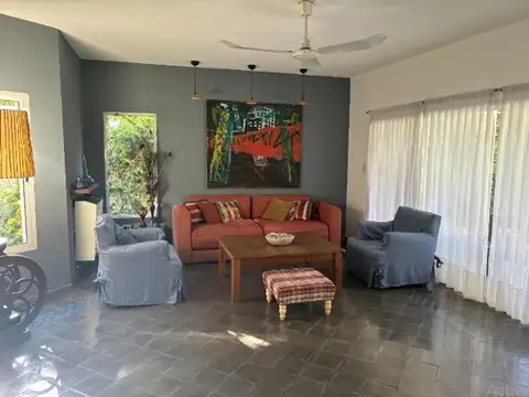 Hipólito Yrigoyen 2416