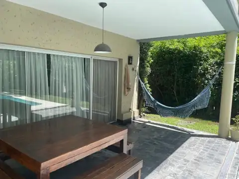 Casa 4 ambientes con 4 baños