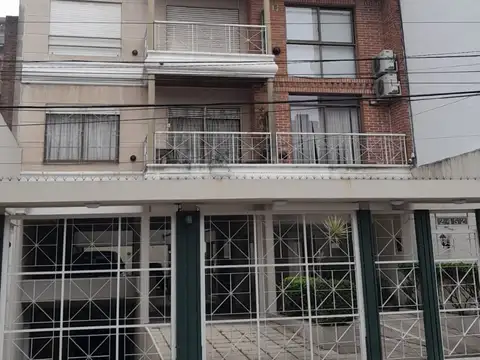 Hermoso 2 ambientes con cochera, piso alto