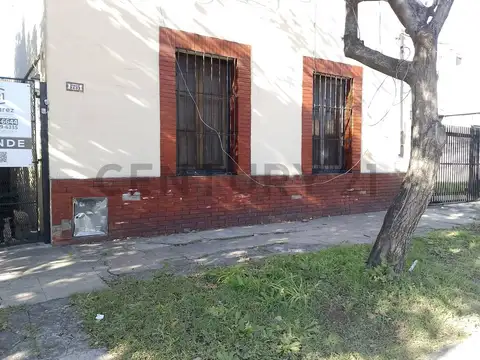 VENTA CASA 3 AMBIENTES MAS DEPARTAMENTO EN LANUS.