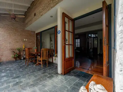 VENTA HERMOSA CASA CON JARDÍN EN VÉLEZ, IMPECABLE!