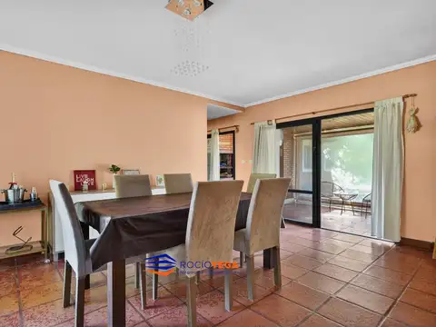 Casa en Venta con 3 cocheras