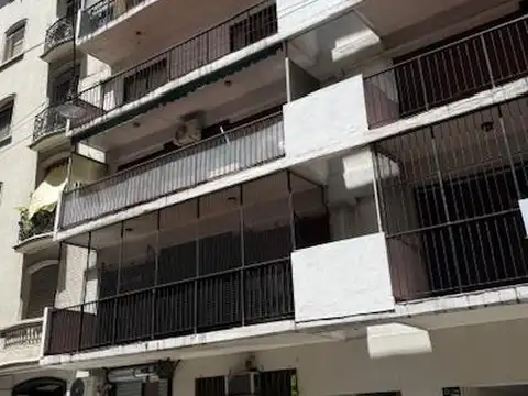 Departamento de 3 ambientes con dependencia en Bme. Mitre 1700