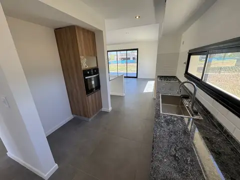 Casa en Venta en Pilar Del Este - Santa Sofia, USD 190.000