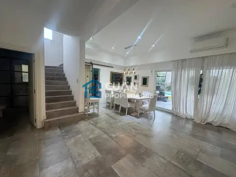 Casa 4 ambientes con 4 baños