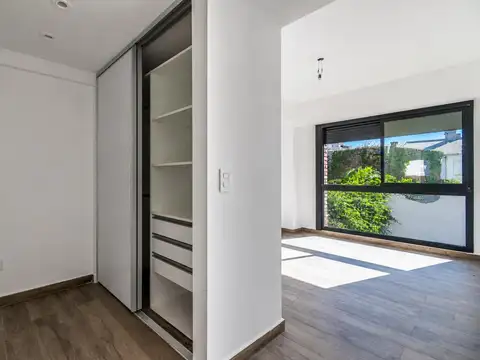 Dúplex 4 ambientes con piscina y jardín