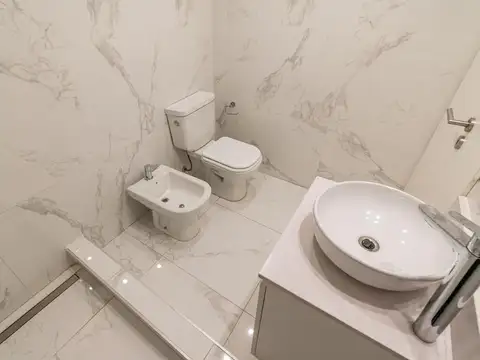 Dúplex 4 ambientes con piscina y jardín