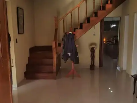 Casa 6 ambientes con 4 baños