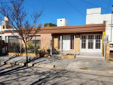 Casa en Venta en Alto Alberdi, USD 65.000