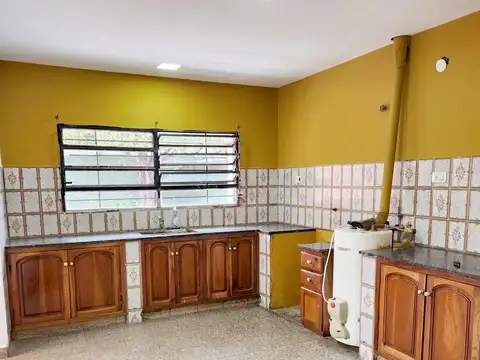 Casa 4 ambientes con 1 baño