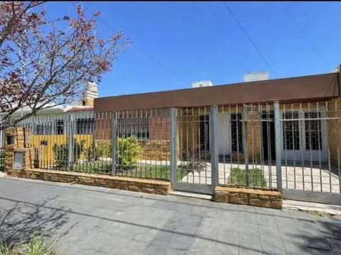 CASA EN VENTA 3 DORMITORIOS EN ALTO ALBERDI