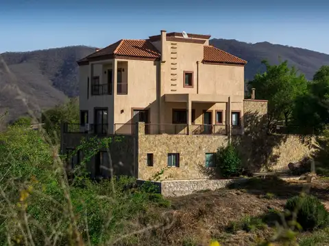 Casa en Venta con 4 cocheras