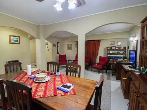 CASA VENTA LA PLATA 2 DORMITORIOS QUINCHO PILETA