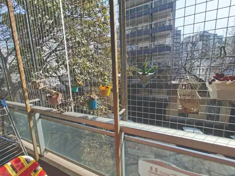 departamento de 3 amb. con dep o 3er dormitorio y cochera