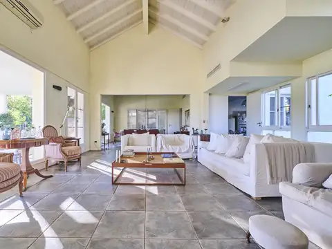 Venta Casa en Club de Campo Hacoaj Tigre ubicada en una de las Islas 5 ambientes Casa de caseros