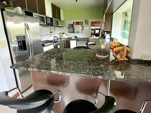 Casa 5 ambientes con 4 baños