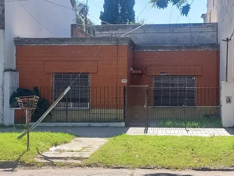 CASA 3 AMB CON AMPLIO PATIO 