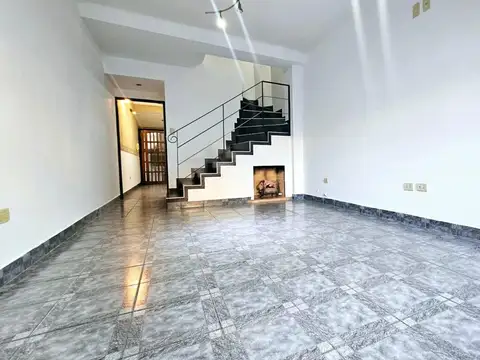 Triplex en Venta 4 ambientes con cochera en villa luzuriaga