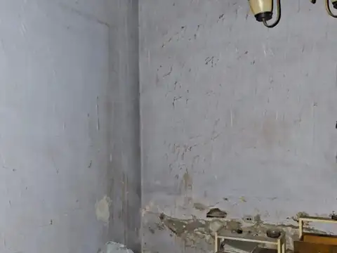 LOTE CON CASA A RECICLAR O DEMOLER