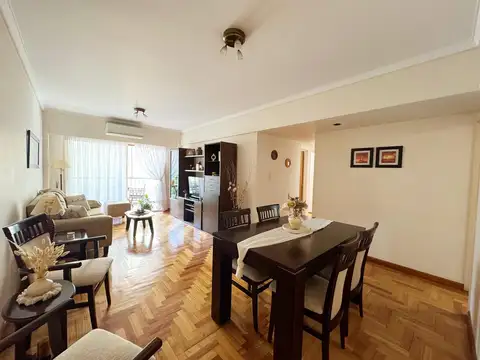 Venta de Departamento Semipiso 4 ambientes con Balcón y Baulera en Caballito