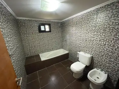 VENTA CASA 5 AMBIENTES LUMINOSA PERMUTA BARRIO PRIVADO CARDALES VILLAGE