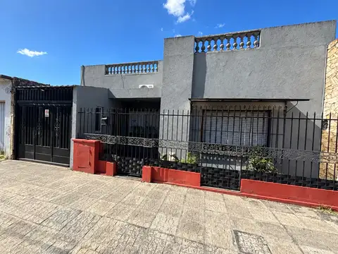 CASA EN VENTA 3 AMBIENTES EN MORON