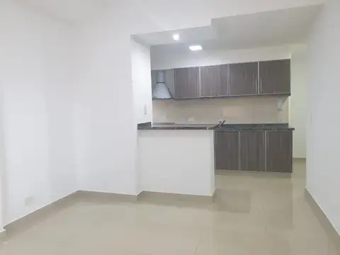 Departamento en Alquiler en Florida Mitre/Este, $ 700.000