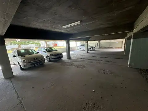 Venta de Cochera en EDIFICIO MORENO 1035