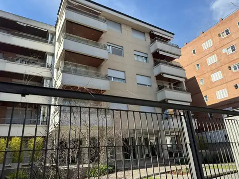 Exclente departamento 2 ambientes con cochera castelar