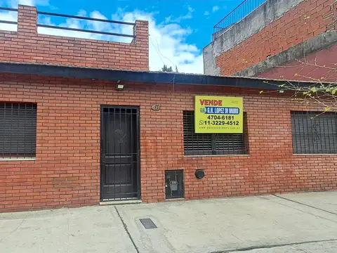 CASA 3 AMB CON PATIO CON PARRILLA, LAVADERO CUBIERTO Y TERRAZA.REF.932