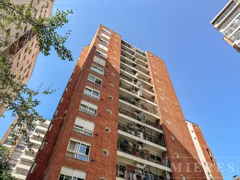 Departamento en alquiler de 3 ambientes en Acassuso, muy bien ubicado en el centro comercial