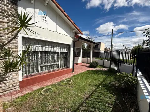 Casa en Alquiler con 1 cochera